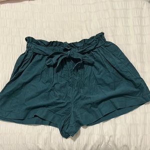 Loose tie shorts
